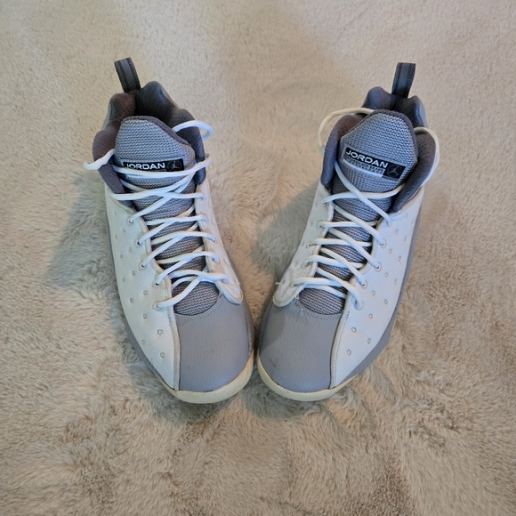 Men Jordan Shoes - Picture 2 of 3